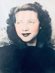 Annie Horne's Instagram, Twitter & Facebook