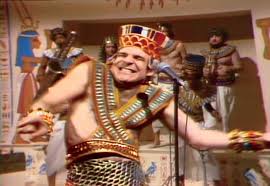 A 0,1 km de king tut museum. Photos Photos King Tut S Fans From Elizabeth Taylor To Andy Warhol Vanity Fair