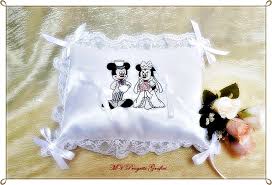 Cuscino portafedi tessuto rigatino bianco con pizzo per matrimonio. Cuscino Portafedi Minnie E Topolino Sposi Feste Matrimonio Di Su Misshobby