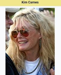 En @otroai Sólo En Redes... Un día como hoy nacía Kim Carnes. Nacida el 20  de julio de 1945 en Pasadena, California. Cantante y compositora  estadounidense. Es conocida por su distintiva voz