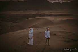 Check spelling or type a new query. Tak Berlebihan Inspirasi Foto Prewedding Gaya Muslim Ini Bisa Kamu Coba
