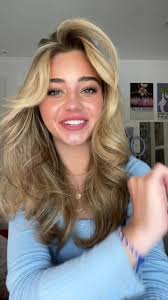 Tess Holloway (@teszz)’s videos with original sound