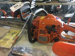 How to start a husqvarna chainsaw | chainsaw basics. Husqvarna 435 Gas Chainsaw