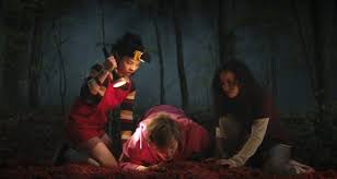 Aber für die zeitgenossen der ersten filme waren die bewegten bilder. Fear Street Teil 1 1994 Film Rezensionen De