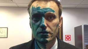 Навальному плеснули зеленкой в лицо 27 апреля в москве. Alekseya Navalnogo Oblili Zelenkoj V Moskve Politika Rbk