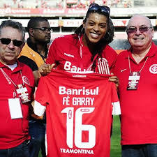 Mais conhecida como fê garay, joga com a camisa 16 na seleção brasileira. Ouro Em Londres Fernanda Garay E Homenageada Pelo Inter