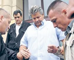 Sorin ovidiu vântu lansează pe pagina sa de facebook predicția că pe iohannis îl așteaptă suspendarea din funcție dacă începe cu arestări ale liderilor psd după ce este reales președinte. Vintu SÄƒltat Din VilÄƒ Si BÄƒgat In Arest Libertatea
