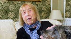 Dee Palmer's Instagram, Twitter & Facebook