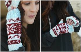 Pattern: Faire Winter Fingerless Mitts and Wrist Warmers