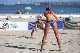 The official facebook page of sarah pavan, canadian beach volleyball olympian and world champion, and former professional indoor. Sarah Pavan Of Canada Gives A Signal To Her Teammate During The First Elimination Round At The Asics World Series Of B Beach Volleyball Volleyball World Series