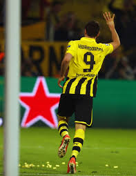 Made this wallpaper of my three favourite dortmund players. Pin By Wallpaper Soccer On Soccer Player Wallpapers Robert Lewandowski Lewandowski Borussia Dortmund