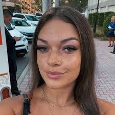 Mia Gould's Instagram, Twitter & Facebook