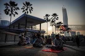 Sedikit peringatan buat anda semua, sebelum menunaikan solat hari raya. Solat Sunat Aidilfitri Masjid Negara Ikut Sop Utusan Digital