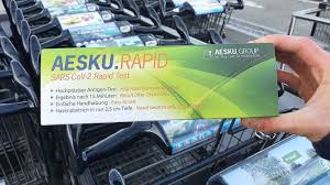 Foto fabian strauch / dpa. Erste Corona Selbsttests Beim Discounter Schnell Vergriffen Rbb24