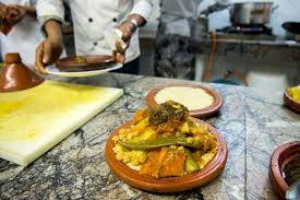 Repas entre marocain et français. Le Couscous Du Maghreb Inscrit Au Patrimoine Immateriel De L Unesco