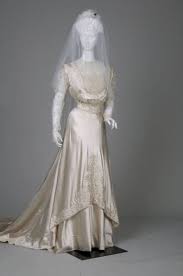 Wedding Dress 1909 The Year Sadie Mae Married Christian Clarence Waaler Wedding Dresses Vintage Wedding Gowns Vintage Wedding Dresses Chicago