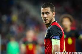 Hazard se retourne, se met sur son pied gauche et déclenche une frappe puissante. Photos Foot Euro 2020 Matchs Belgique 0 2 Italie