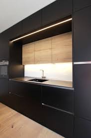 Moderne, schwarze küche mit viel holz. Schwarze Kuche Kuche Schwarz Moderne Kuche Kuche Luxus