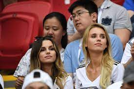 Auf dieser seite werden bilder und infos von spielerfrauen der ersten bundesliga hochgeladen. Die Spielerfrauen Der Deutschen Nationalmannschaft Im Stadion Sie Mussen Nun Trosten Express De