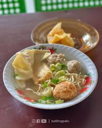 Untuk lebih lengkapnya silahkan simak penjelasan bahan dan bumbu untuk memasak sayur tahu bening berikut ini. Keliling Palu Bakso Malang Kuah Bening Gurih Facebook