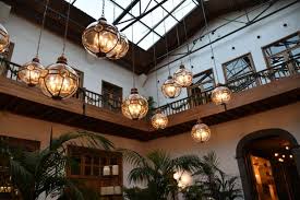 Es conocida como la isla de la primavera eterna, algo que es debido a su buen clima, ya que cuenta con temperaturas suaves que oscilan entre los 18 ºc y 25 ºc, lo que la convierte en uno de los lugares más turísticos de toda españa durante cualquier estación del año. To Tenerife Spain Tenerife