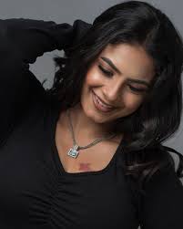 Snap @twiststudio_official Stylist @priyas_makeupartistry Attire  @gala_rental_wears