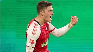 Roland sallai er en ungarsk fodboldspiller, som blev født den 22. Sallai Duplajaval Nyert A Freiburg M4 Sport