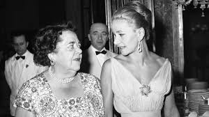 Αθηνά ωνάση roussel de miranda. Xristina Wnash H Gynaika Poy Anazhtoyse Thn Eytyxia Queen Plus
