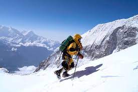 Simone moro, alex txikon, and iñaki alvarez have found a route around the giant crevasse and are making good progress fixing the route and have begun thinking about the summit. Confirman El Hallazgo Del Cuerpo Del Montanista Chileno Juan Pablo Mohr La Tercera