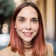 Lora Nash's Instagram, Twitter & Facebook