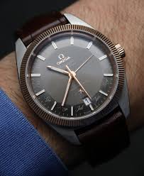 Its design pays homage to vintage watches from the 1950s and is characterized by for example, the 8913 lacks a date display, and the 8901 has a rose gold rotor. Omega Globemaster Annual Calendar Watch Hands On Ablogtowatch