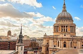 Tempat ini merupakan bukit yang hijau dengan beberapa pohon yang ada di sana. 17 Tarikan Pelancong Yang Menarik Di London 2021