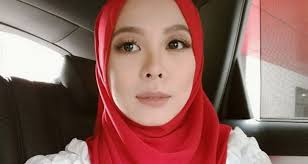 Fadzaruddin shah anuar atau nama popularnya, fadza anuar merupakan seorang usahawan malaysia yang bertindak sebagai pengasas bersama jenama popular. Biodata Vivy Yusof Dan Suami Encikshino Com