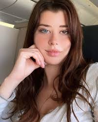 Roslyn Mcdaniel's Instagram, Twitter & Facebook