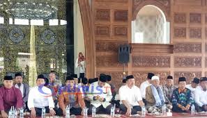 Dari surabaya, kita bisa mampir di petilasan raden rahmat yang sering kita kenal dengan sebutan. Bupati Pungkasiadi Hadiri Isro Mi Roj Di Masjid Agung Darussalam Optimis Tv