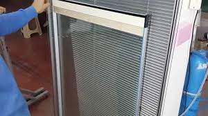 Tadilat için araştırma yaparken çift cam arası jaluzi diye bir system öğrendim. Miknatisli Jaluzinin Kapatilmasi Youtube