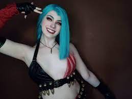 Jinx Cosplay by me (@aquacorinne) : r/leagueofjinx