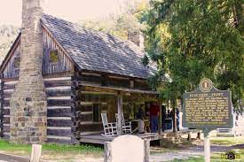Hog Trail Cabin Pike County Ky For Hatfield Mccoy Tour Info Call 800 844 7453 Or Visit Tourpike Hatfields And Mccoys Places To Go Hatfield And Mccoy Feud