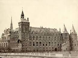The conciergerie palace has been chosen as an unesco world heritage site and it is also as a monument among the center des monuments nationaux. Discover The Historic Monument Of Conciergerie In Paris French Moments