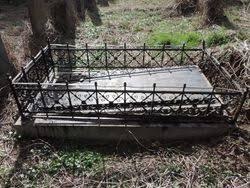 Çevresindekilerin dikkatini çekecek kadar, işveli ve sevimli. Amalia Malka Nathansohn Freud 1835 1930 Find A Grave Memorial