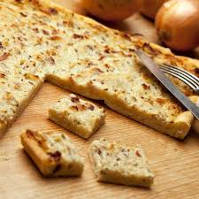 Speckkuchen Pikant Genussregion Oberfranken Speckkuchen Zwiebelkuchen Rezept Blech Kuchen