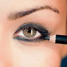 How To Apply Pencil Eyeliner Eyeliner Eye Makeup Tips How To Apply Eyeliner