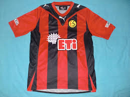 Rizespor ile oynanan maçın ardından ev sahibi takımdan samudio ile forma değiştirme konusunda aralarında iletişimsizlik olan buğra hakkında. Eskisehirspor 2009 2010 Sezonu Parcali Forma Formaariyorum