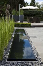 Water Feature In Garden Waterfeatures Minimalistischer Garten Moderne Gartenentwurfe Wasserbecken Garten