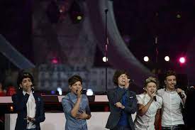 Musste einen farbeffekt und ziemlich großen schwarzen rand machen, damit es nicht gesperrt wird. One Direction Performing At The Summer Olympics Closing Ceremony In 2012 Best One Direction Pictures Popsugar Celebrity Uk Photo 35