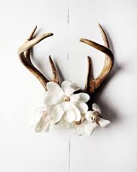 I wish i could give you more specific instructions on this macrame antler wall hanging but unfortunately it wouldn't be relevant. 18 Creative Ways To Decorate With Antlers