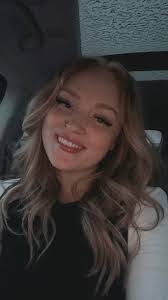 Renee Knipp's Instagram, Twitter & Facebook