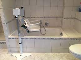 Die sitzbadewanne hat den vorteil, dass auch andere familienmitglieder nicht auf das duschen verzichtet wird. Badewannen Sitzbadewannen Mit Tur Oder Einstieg