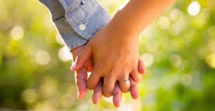 Buat kekasih hati maupun gebetan bahkan mantan. 68 Puisi Cinta Romantis Sejati Manis Pendek Yang Bikin Baper Dan Galau