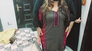 kıyafetlerini değiştirdiğini görünce komşunun karısını siktim. Porno 7DAK  farkıyla izle